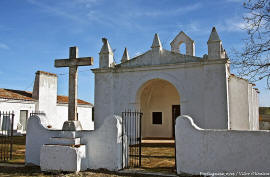 File:Ermida de Nossa Senhora da Represa - Vila Ruiva - Portugal (15534675303).jpg